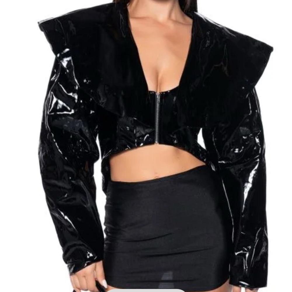 Akira - GLOSSY GAL FAUX PATENT
LEATHER CROP MOTO Top - Black - Size Medium- NWT